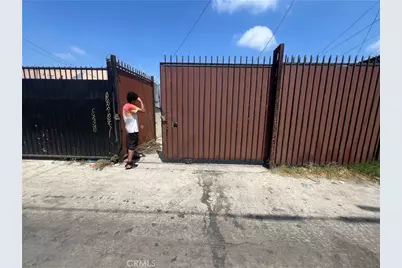 5881 S Broadway Avenue, Los Angeles, CA 90003 - Photo 16