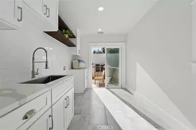 2111 S Bronson Ave, Los Angeles, CA 90018 - Photo 22