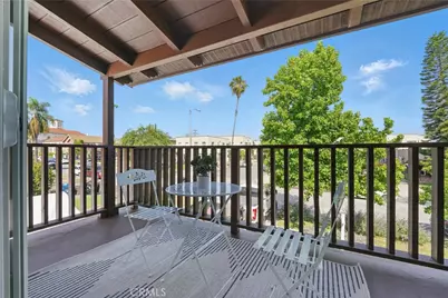 2111 S Bronson Ave, Los Angeles, CA 90018 - Photo 32