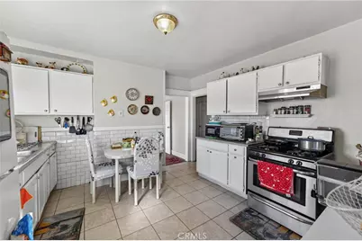 323 W 60th, Los Angeles, CA 90003 - Photo 18