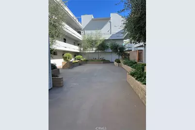 13331 Moorpark Street #110, Sherman Oaks, CA 91423 - Photo 2