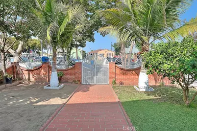 552 W 108th Street, Los Angeles, CA 90044 - Photo 6