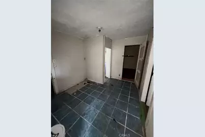 8411 S San Pedro, Los Angeles, CA 90003 - Photo 12