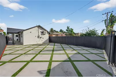 11113 1/2 S Budlong Avenue, Los Angeles, CA 90044 - Photo 8