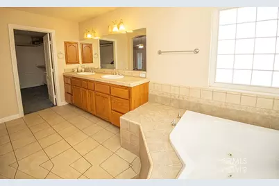 11830 Joshua Dell Road, Victorville, CA 92371 - Photo 30