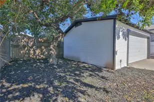 1335 W 68th, Los Angeles, CA 90044 - Photo 32
