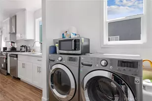 7037 Cimarron St, Los Angeles, CA 90047 - Photo 12