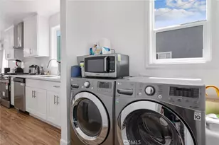 7037 Cimarron St, Los Angeles, CA 90047 - Photo 12