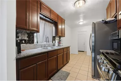 915 W Gage, Los Angeles, CA 90044 - Photo 12