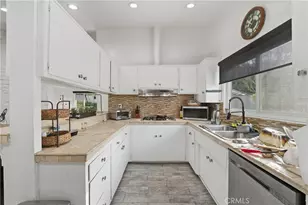 20703 Collins, Woodland Hills, CA 91367 - Photo 22