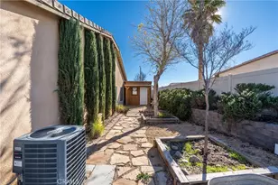 17648 Park Plaza Ct, Victorville, CA 92395 - Photo 32