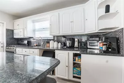 15705 Hayter Ave, Paramount, CA 90723 - Photo 18