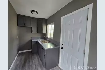 8129 S Hoover, Los Angeles, CA 90044 - Photo 6