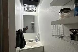 1605 W 87th, Los Angeles, CA 90047 - Photo 16