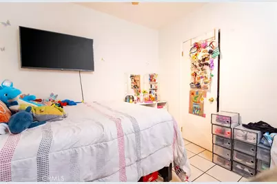 8995 Victoria, South Gate, CA 90280 - Photo 8