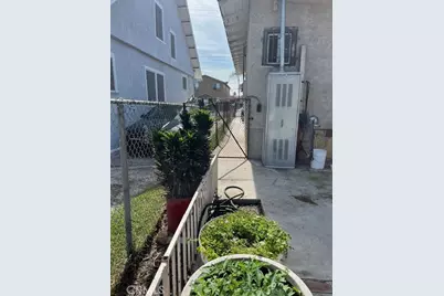 317 E 42nd Pl, Los Angeles, CA 90011 - Photo 4