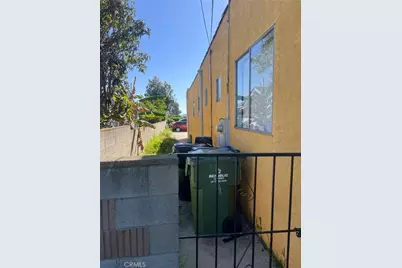 418 E Arbor Vitae, Inglewood, CA 90301 - Photo 2