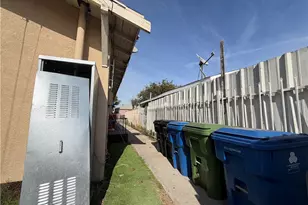 352 E 84th, Los Angeles, CA 90003 - Photo 8