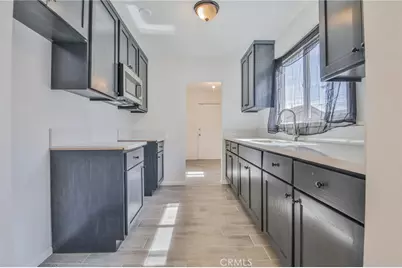 8932 Orchard, Los Angeles, CA 90044 - Photo 16