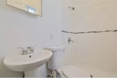 8932 Orchard, Los Angeles, CA 90044 - Photo 24