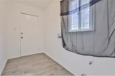 8932 Orchard, Los Angeles, CA 90044 - Photo 18