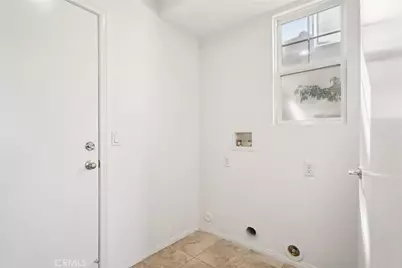 5692 Como, Woodland Hills, CA 91367 - Photo 16