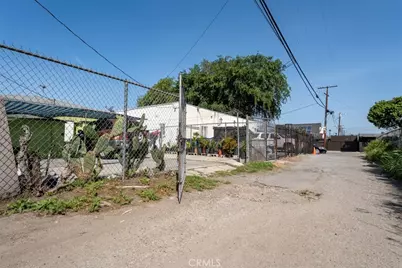 10208 S San Pedro Street, Los Angeles, CA 90003 - Photo 26