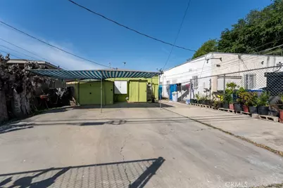 10208 S San Pedro Street, Los Angeles, CA 90003 - Photo 24