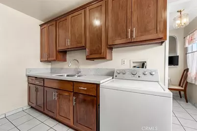 10208 S San Pedro Street, Los Angeles, CA 90003 - Photo 14