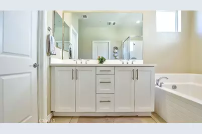 4693 Holly, Long Beach, CA 90805 - Photo 4