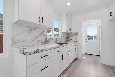 910 E 107th Street, Los Angeles, CA 90002 - Photo 32