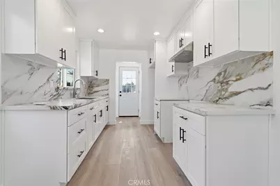 910 E 107th Street, Los Angeles, CA 90002 - Photo 16