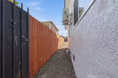 910 E 107th Street, Los Angeles, CA 90002 - Photo 40
