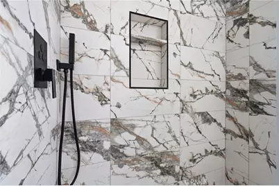 910 E 107th Street, Los Angeles, CA 90002 - Photo 22