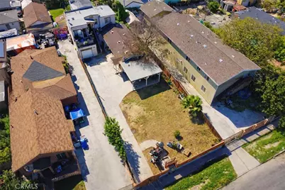 412 W 104th Street, Los Angeles, CA 90003 - Photo 1