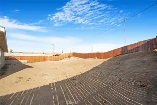 16105 Tawney Ridge Ln, Victorville, CA 92394 - Photo 22