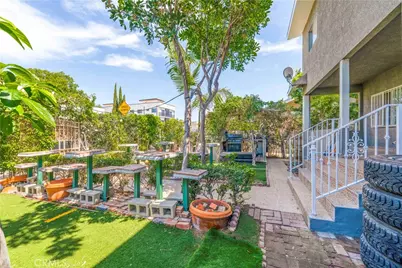 736 W 41st Place, Los Angeles, CA 90037 - Photo 4