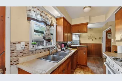 223 E Marker Street, Long Beach, CA 90805 - Photo 14