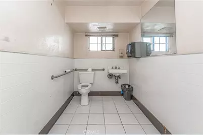 8464 California Avenue, South Gate, CA 90280 - Photo 24