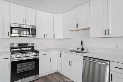 137 W 84th Place, Los Angeles, CA 90003 - Photo 10