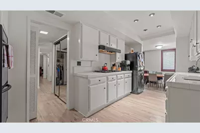 14521 Benefit St #102, Sherman Oaks, CA 91403 - Photo 8