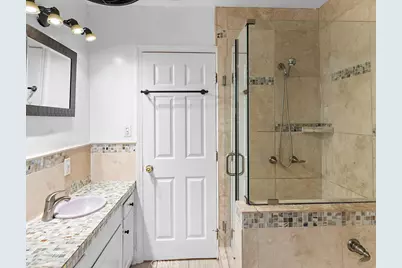 16637 Victory Boulevard, Van Nuys, CA 91406 - Photo 12
