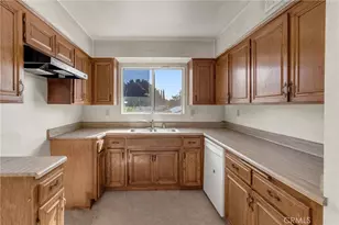 6438 Hazeltine Ave, Van Nuys, CA 91401 - Photo 10