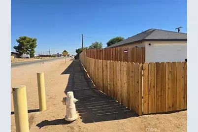 8625 Bay, California City, CA 93505 - Photo 4