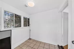 139 S Manhattan, Los Angeles, CA 90004 - Photo 6