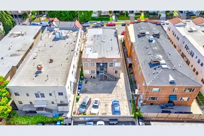 139 S Manhattan, Los Angeles, CA 90004 - Photo 10