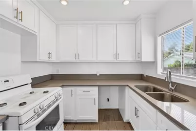 247 E 80th Street, Los Angeles, CA 90003 - Photo 6