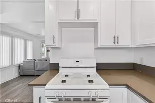 247 E 80th St, Los Angeles, CA 90003 - Photo 14