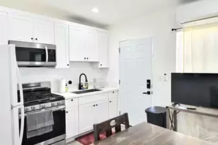 1441 S Cloverdale, Los Angeles, CA 90019 - Photo 6