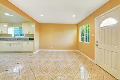 8622 S Fir Avenue, Los Angeles, CA 90002 - Photo 2